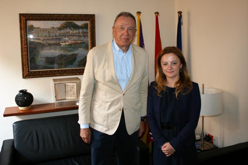Álvaro Middelmann recibe a la cónsul general de Rumanía