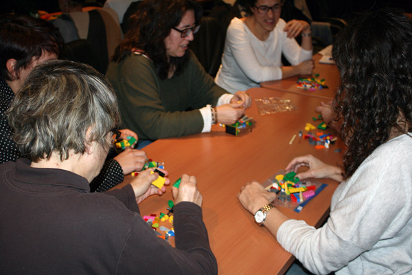 Unos 50 profesionales aprenden a pensar con las manos con el método Lego Serious Play