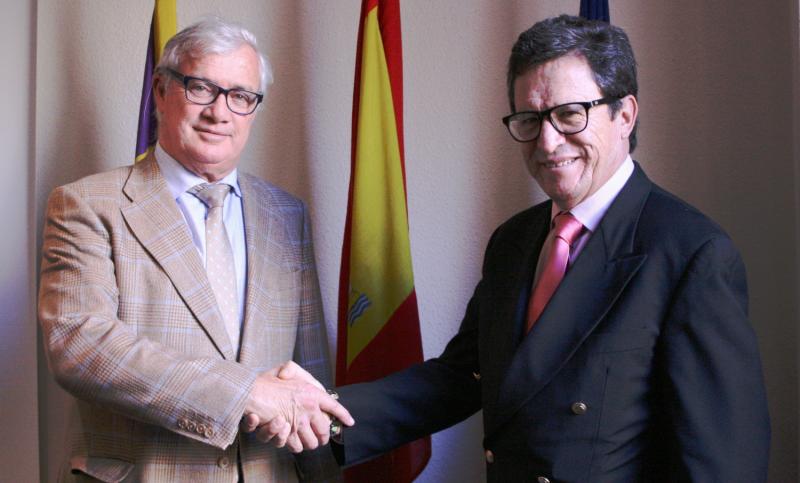 El nuevo embajador de Ecuador en España visita la Cámara